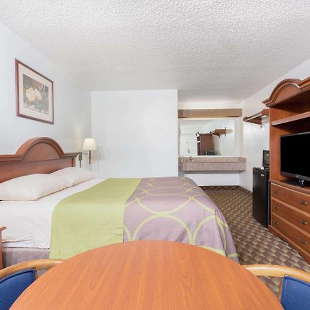 Super 8 By Wyndham Riviera Beach West Palm Beach Bagian luar foto