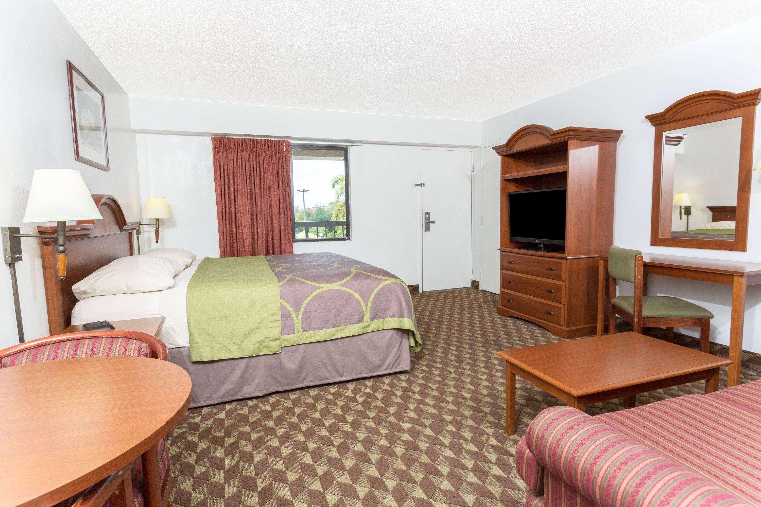 Super 8 By Wyndham Riviera Beach West Palm Beach Bagian luar foto