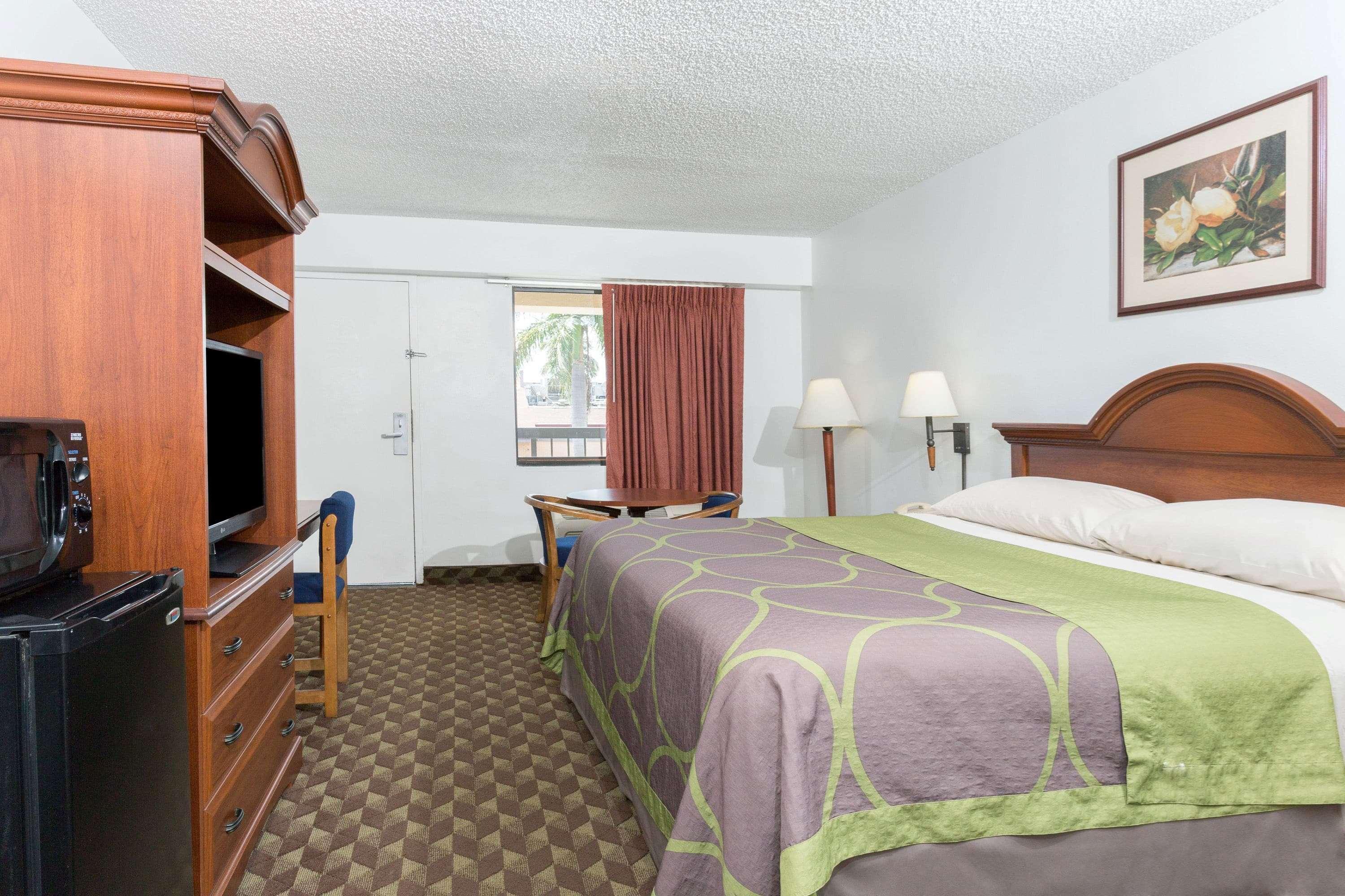 Super 8 By Wyndham Riviera Beach West Palm Beach Bagian luar foto