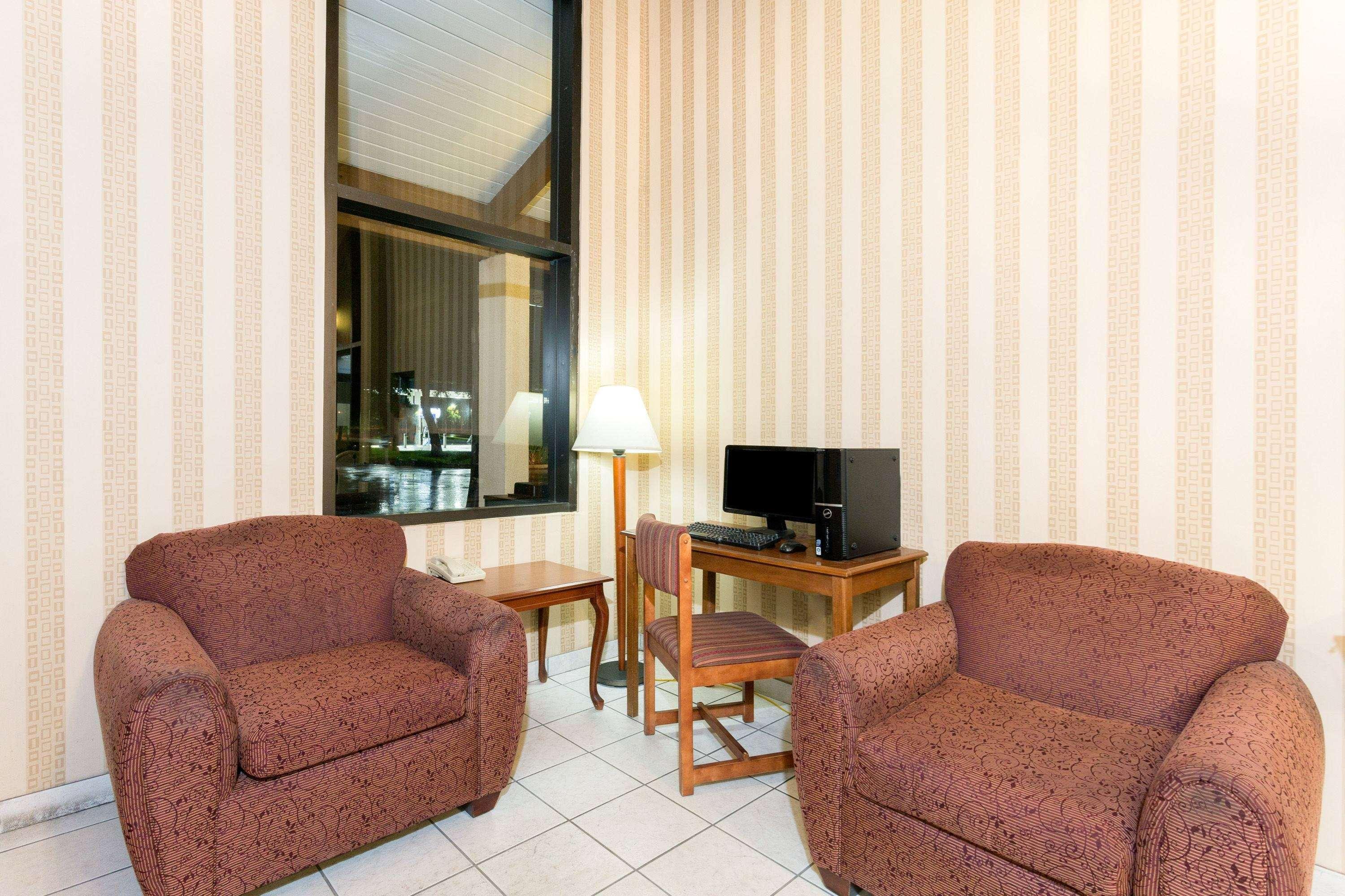 Super 8 By Wyndham Riviera Beach West Palm Beach Bagian luar foto