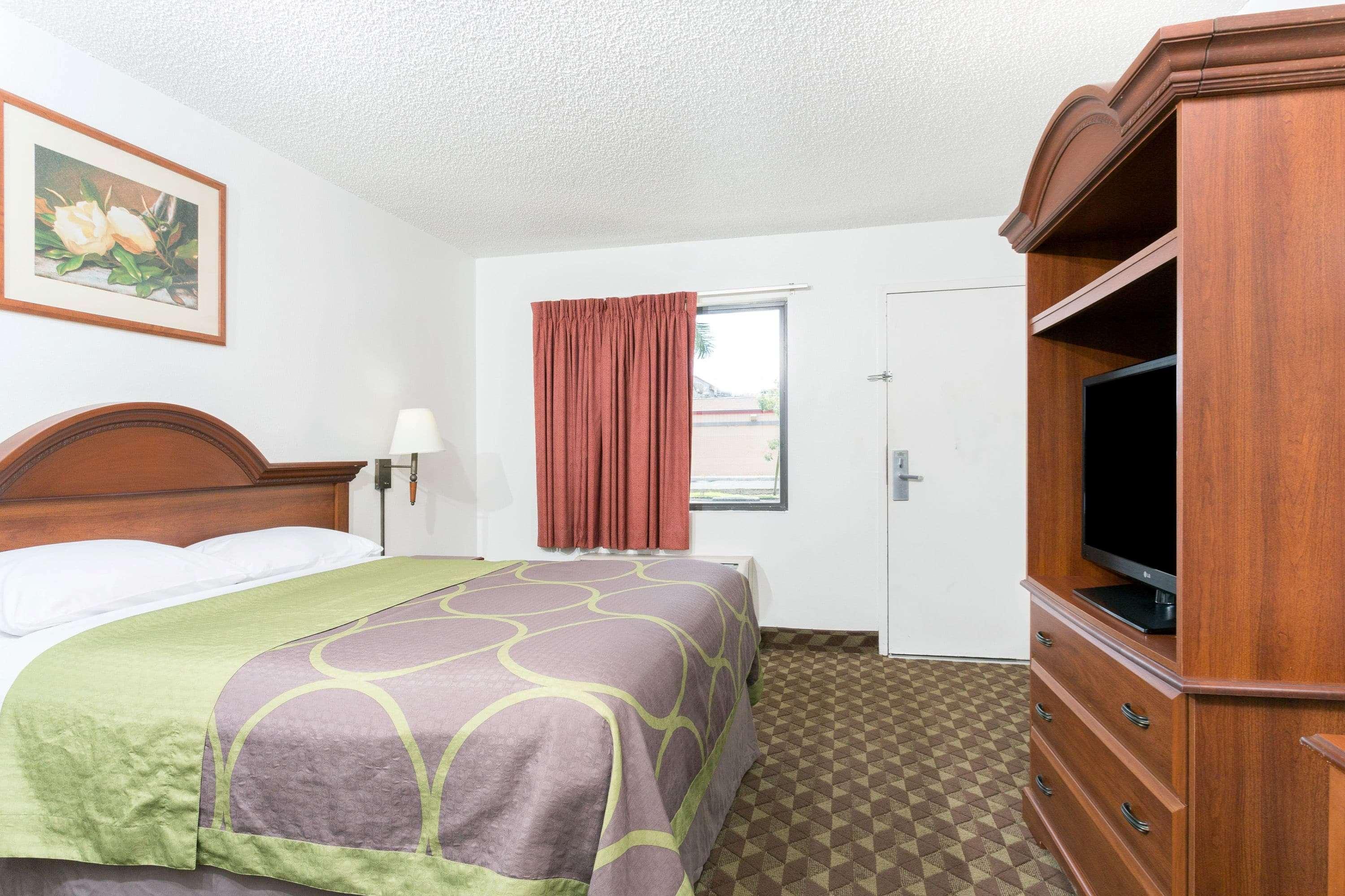 Super 8 By Wyndham Riviera Beach West Palm Beach Bagian luar foto