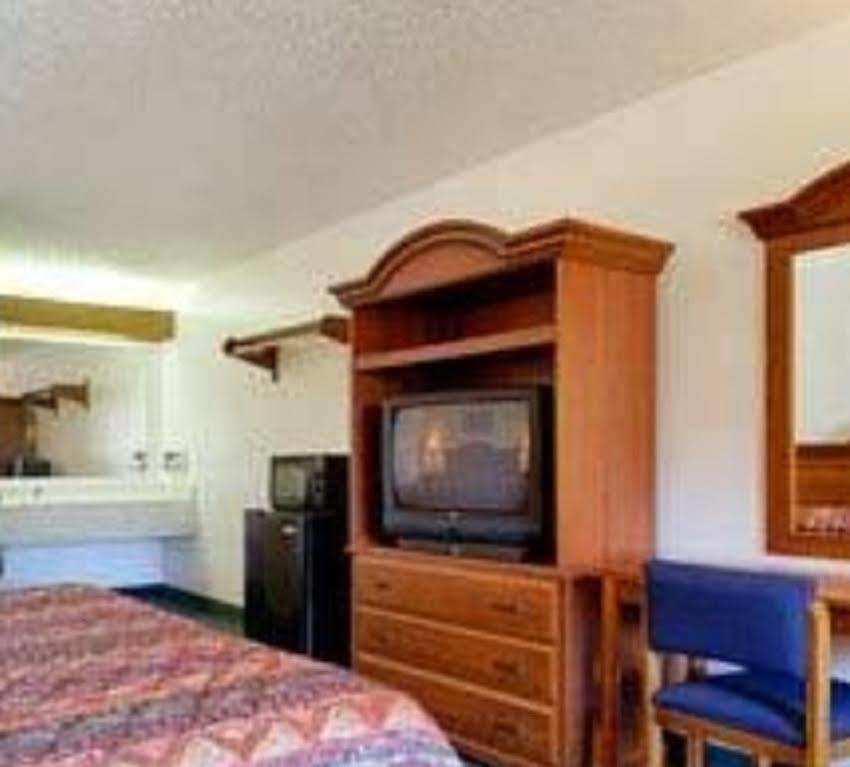 Super 8 By Wyndham Riviera Beach West Palm Beach Bagian luar foto